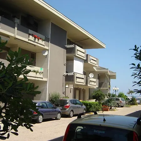 Monolocale Marine Piano Terra B1 דירה